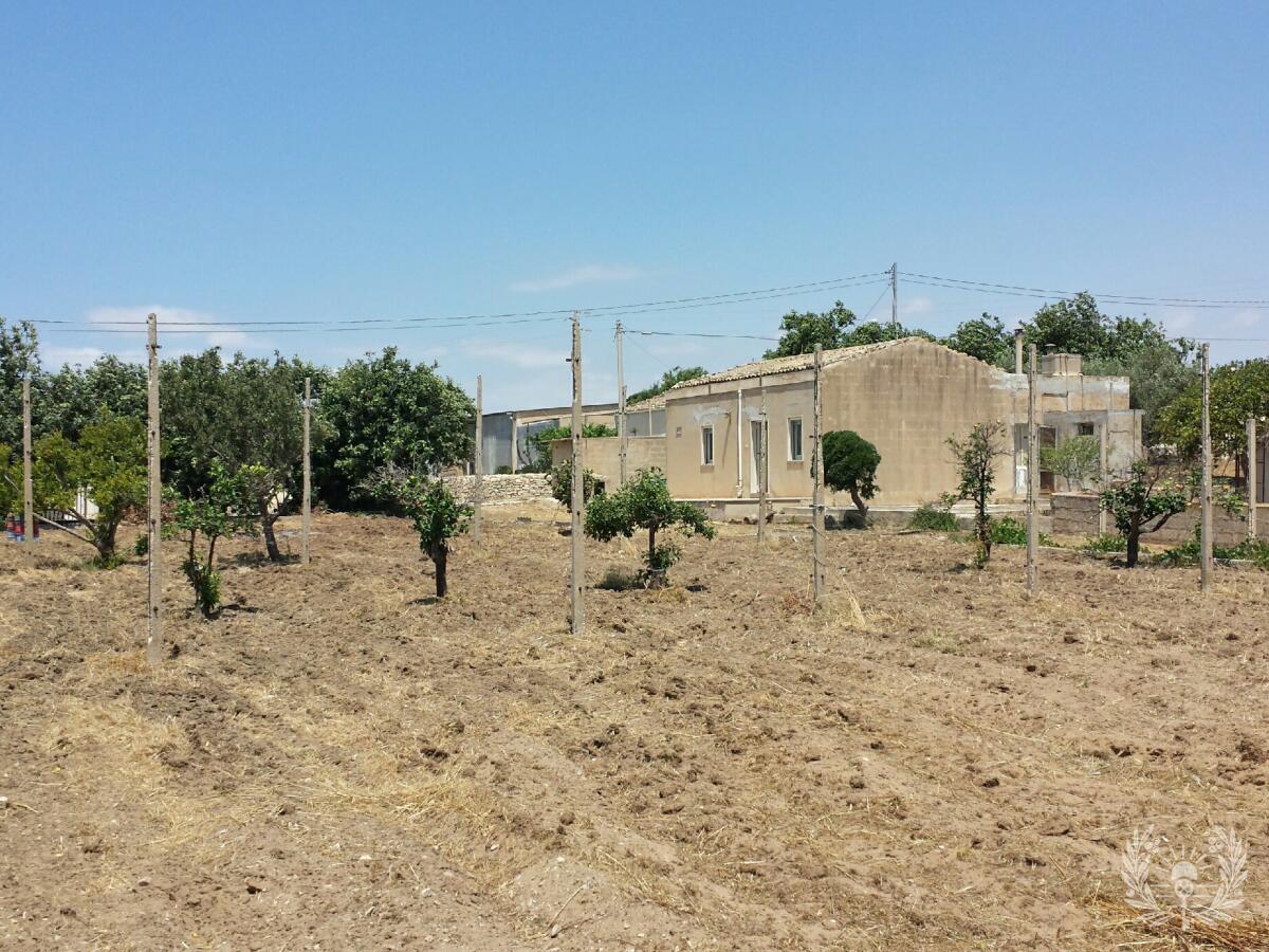 Freistehendes Landhaus mit Meerblick zum Renovieren - Scicli