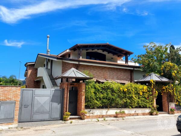 Hochwertige Villa in Palermo auf Sizilien, in der Nähe des Strandes von Mondello 3